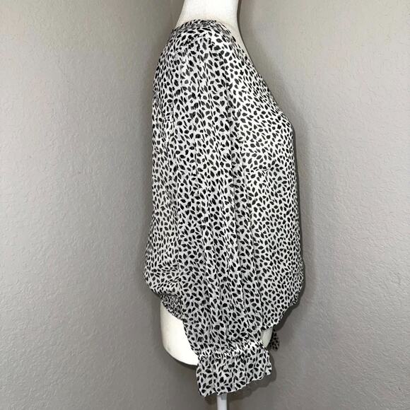 Abercrombie & Fitch Chiffon Wrap Blouse Womens Large White Black Leopard Print - Picture 2 of 7